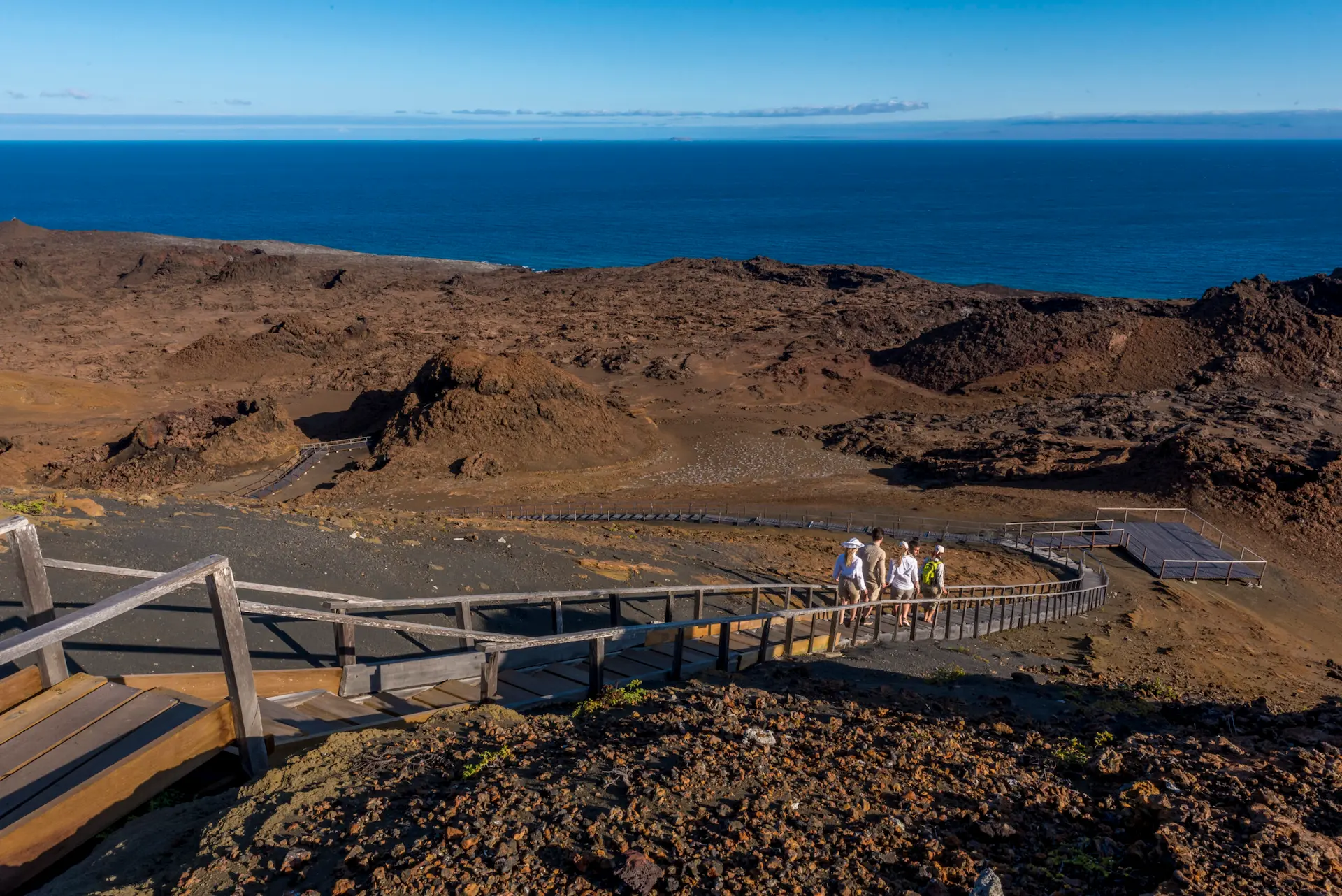 Caminando en las escaleras de Bartolomé